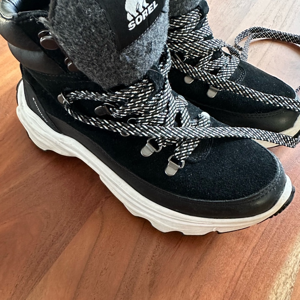 Sorel Women’s Black and White Boots, Size 8